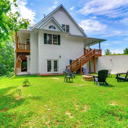 Lake Cumberland Retreat w/ Deck & Views!