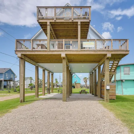 Walk to Water Family-Friendly Surfside Beach Home