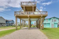 Walk to Water Family-Friendly Surfside Beach Home - Wifi