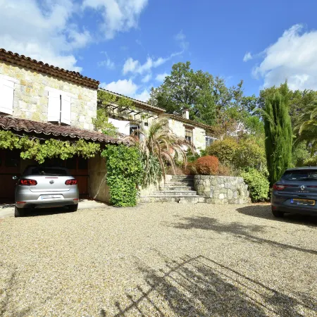 Villa in Fayence with Provençal Charm