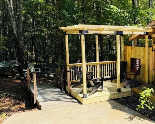 Romantic Cabin Hideaway — Outdoor Rain Shower, Soaking Tub & Fire Pit Hotels in Baldwin County