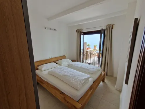 Casa Sira Modern retreat