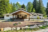 The Brite House – Newly Remodeled 6 Bed / 6 Bath Retreat