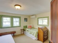 Spacious Lakeside Cottage - 2 Miles to Marblehead! Hotele w: Marblehead