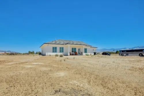 Serene Pahrump Cottage w/ Mountain Views! Các khách sạn ở Pahrump
