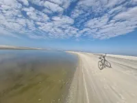 Beach house: 5 bedrooms, swimming pool, barbecue, billiards. Excellent location. Hotels in Bertioga