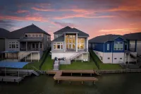 Lux Lakefront with Game-room, Community Pool, Paddleboards, and more! - 4-Star