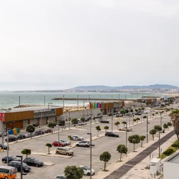 GuestReady - Vibrant flat with  balcony