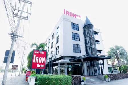 Iron Resort&Hotel Отели рядом с достопримечательностью «Naresuan University»