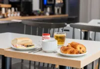 B&B Hotel Lyon Caluire Cité Internationale - breakfast