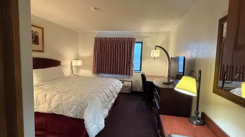 Clarion Hometown Inn