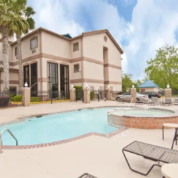 Holiday Inn Express & Suites LAKE CHARLES by IHG