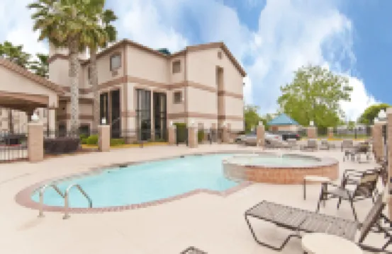 Holiday Inn Express & Suites LAKE CHARLES by IHG