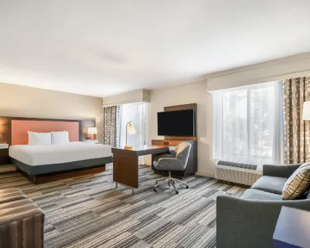 Hampton Inn & Suites Tulare Hotels in Tulare