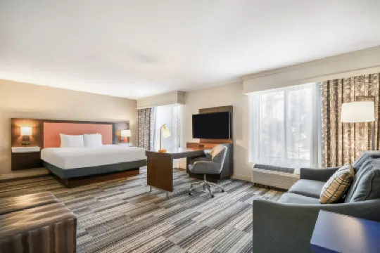 Hampton Inn & Suites Tulare