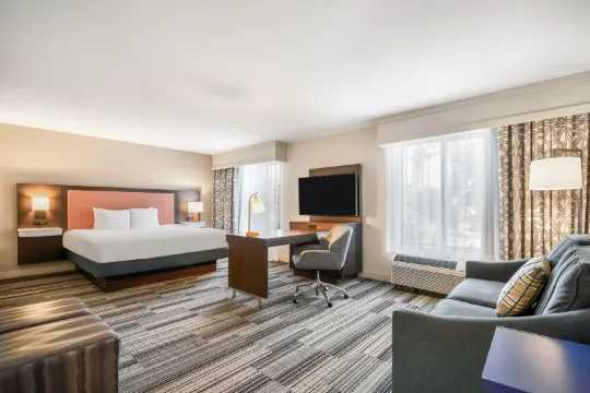 Hampton Inn & Suites Tulare