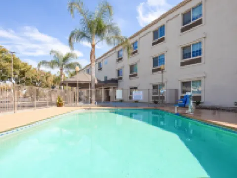 Holiday Inn Express & Suites TULARE by IHG Hotels in Tulare