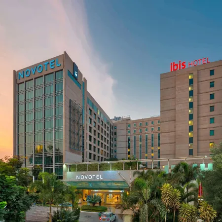 Novotel Bengaluru Outer Ring Road Отели рядом с достопримечательностью «Технопарк «Престиж»»