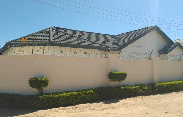 3 Bed House - Sleeps 6 - Garden - Parking - Wifi