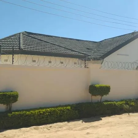 3 Bed House - Sleeps 6 - Garden - Parking - Wifi