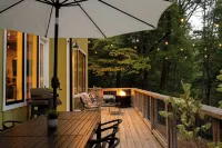 Luxury Cabin- Hot Tub, Mtn Views from Every Window, Mins to Clayton