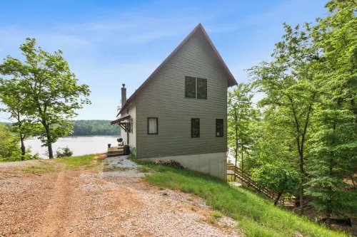 Lakefront Cabin - Thoughtful Design and Breathtaking Views