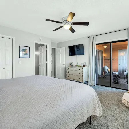 Bright Stylish Condo w/ Balcony