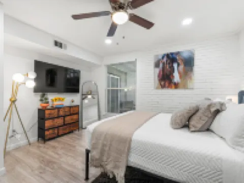 Charming Dallas Apartment near Airport