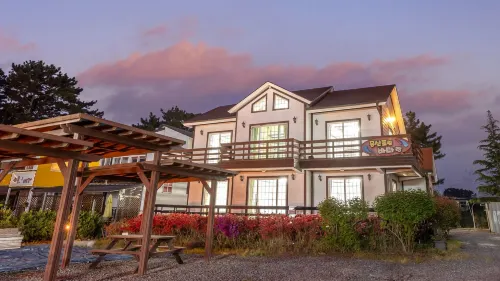 Taean Mongsanporangbadarang Shim Pension - Apartments
