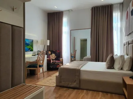 Heiress Hotel Отели рядом с достопримечательностью «Mango Beach»