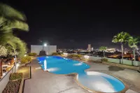 Lee Gardens Plaza Hotel - Rooftop Pools