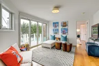 Stunning Westhampton Beach Home w/ Private Pool - Parkplatz