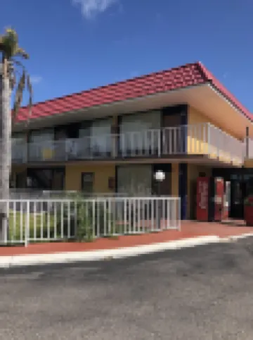 Express Inn & Suites - 5 Miles from St Petersburg Clearwater Airport