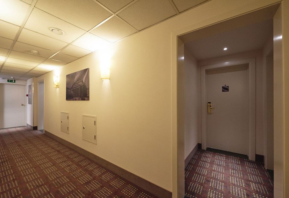 Holiday Inn Hotel Brussels-Schuman Over view