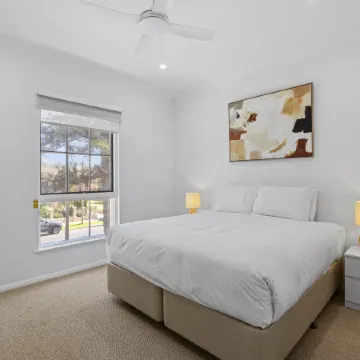 Coastal 3-Bed House with BBQ and Private Courtyard