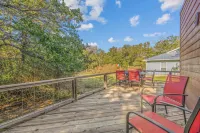 6 Mi to Kyle Field! Pet-friendly Getaway w/ Yard - 3-Star