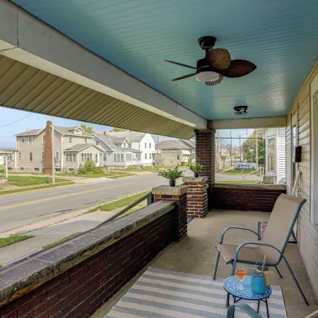 1 Mi to Cedar Point: Family Getaway w/ Porch!