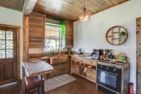 < 1 Mi to Downtown Arcadia: Tranquil Wooded Escape - Homestays