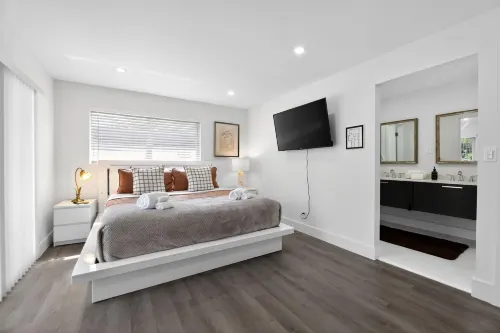 3-BDR Guitar House, Walk to Casino, located close to EVERYTHING
