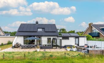 Luxury 10-person Family Villa