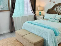 Beautifully furnished Treasure Cay 2bd 2bth condo with 36’ boat slip! Hotels in Great Abaco