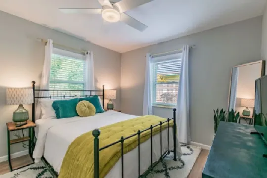 Perfect One-Bedroom- 10 Mins from Clearwater Beach