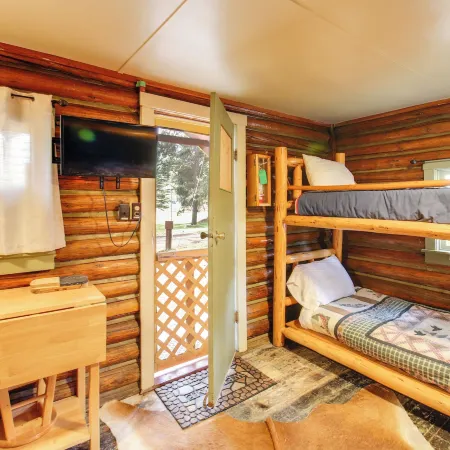 Serene Deborgia Hideaway: Hiking & Fishing Nearby