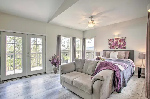 Lakeview Retreat w/ Fireplace, Spa Tub & Balcony - 3-Star