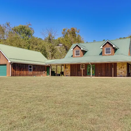 TroutFest Riverfront Norfork Home, Great Fishing