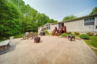 Secluded Ohio Getaway on 65 Acres! - balcony