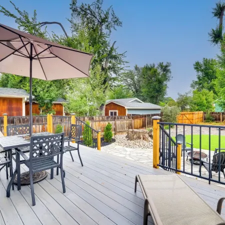 Loveland Retreat w/ Bicycles, Deck & Fire Pit!