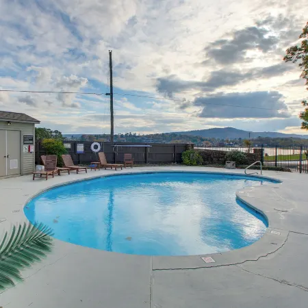 Sunset-View Resort Condo on Lake Hamilton!