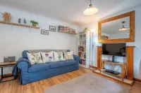Stylish Garden Flat Near Loch Ness, Ideal for Families and Groups Hotels in Drumnadrochit