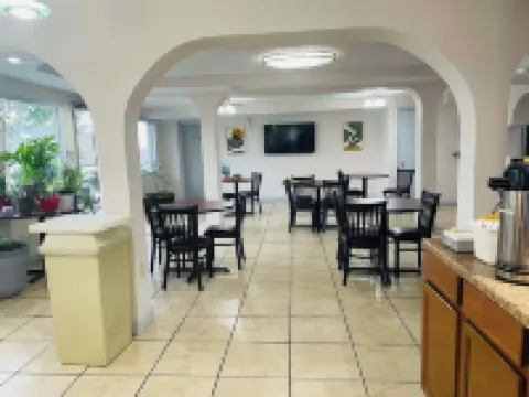 Travelodge by Wyndham Sellersburg / Louisville North